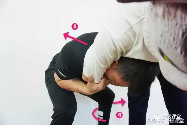 被歹徒拦腰抱住该怎样挣脱,被歹徒从背后勒住脖子搞笑