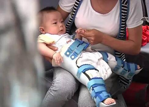 奶奶为了面子竟对半岁宝宝这样做，听了医生的话后十分后悔！