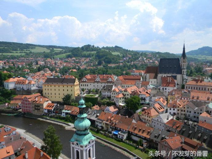 与杭州相等的欧洲小国，房价便宜，幸福指数比日本高