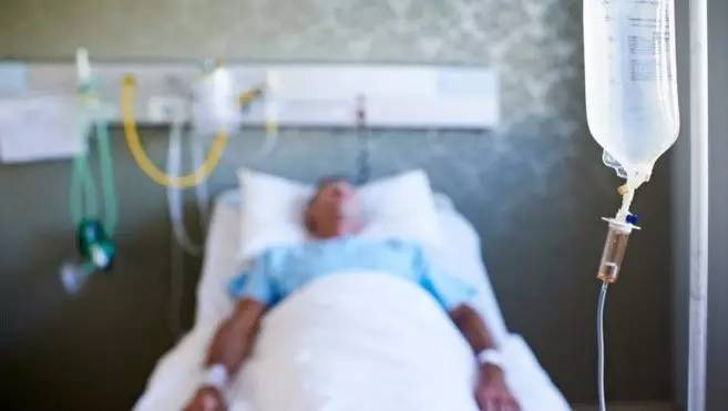 你狠心冲掉的便便,正成为许多肠胃病人的救星