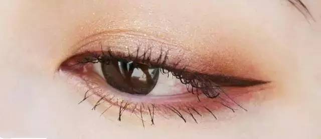 一个内双一个多眼皮眼妆教程,适合单眼皮内双眼妆正确画法