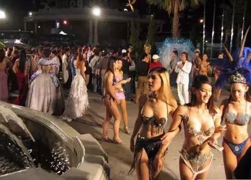 全世界的beach，究竟哪一个美女最多，哪一个又最爱裸游？