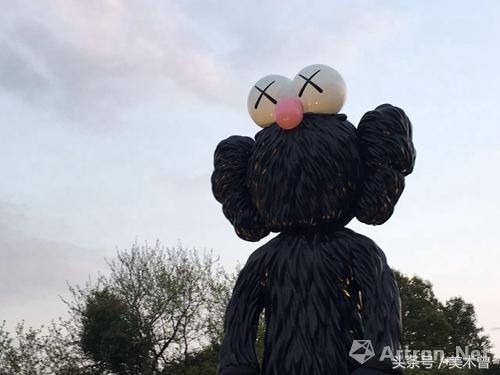 美术曾｜云课堂：艺术享—优衣库为什么要变得越来越“艺术”？