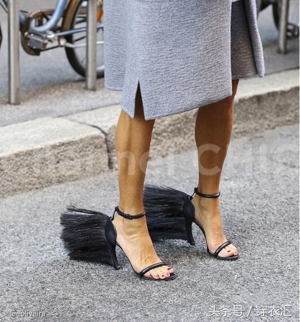 没错，要想时髦，是时候让你的高跟鞋“长毛”了！