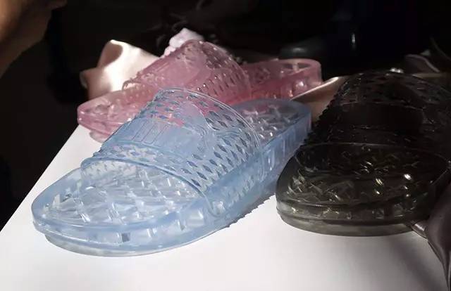 gucci袜子贵吗,gucci刀锋鞋子