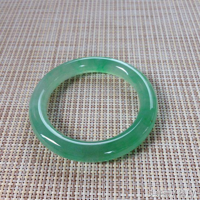 这9种长得很像翡翠的石头，价格很便宜，买错你就吃大亏