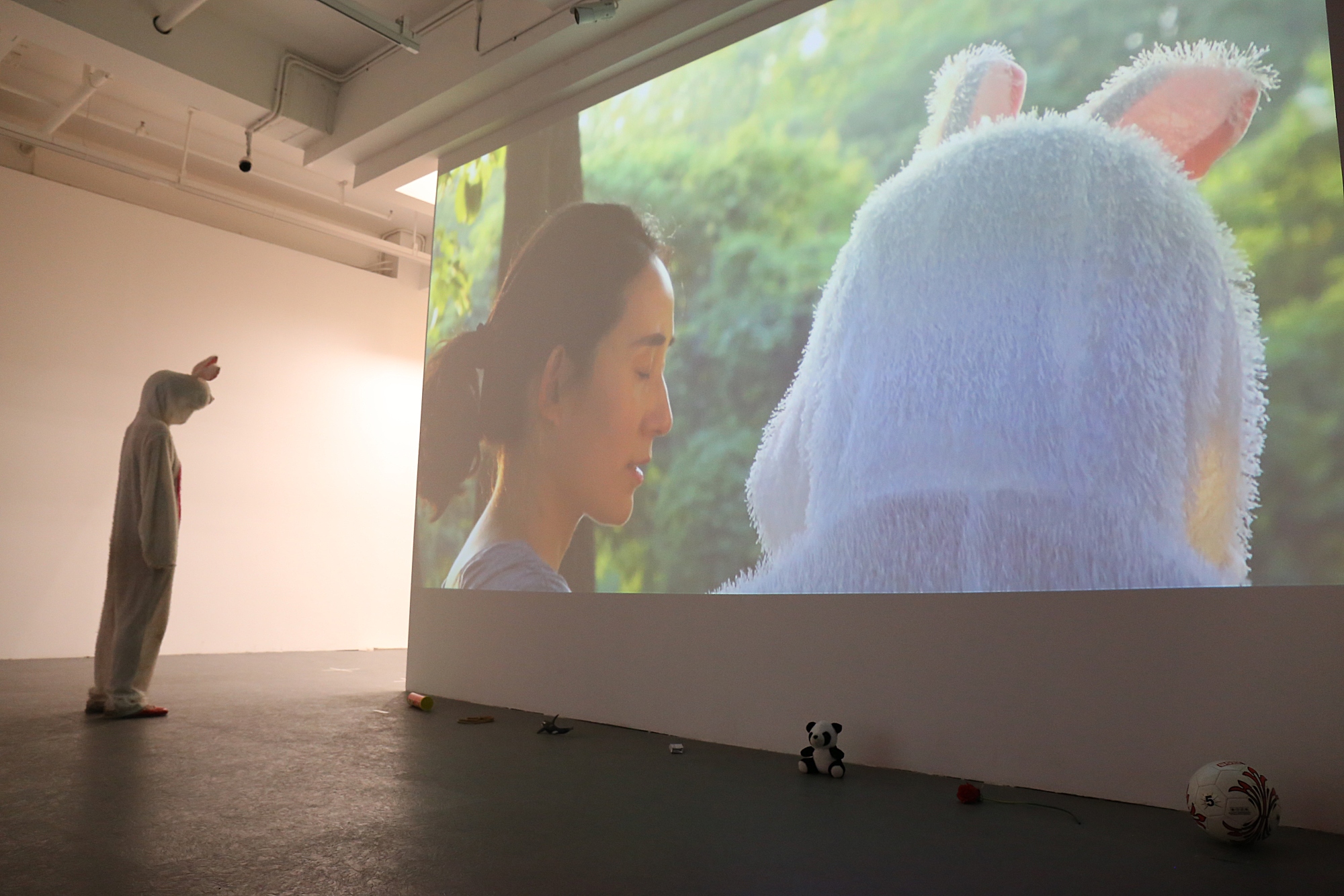 *袜丝**艺术品：大人想到的性暗示，可是小朋友想到的是辣椒