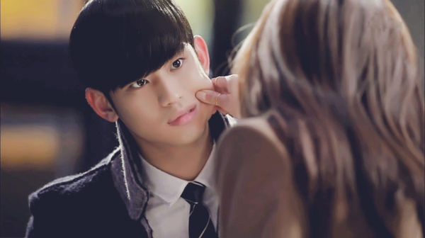 怎么判断两条腿的力量,怎么用手判断腿围