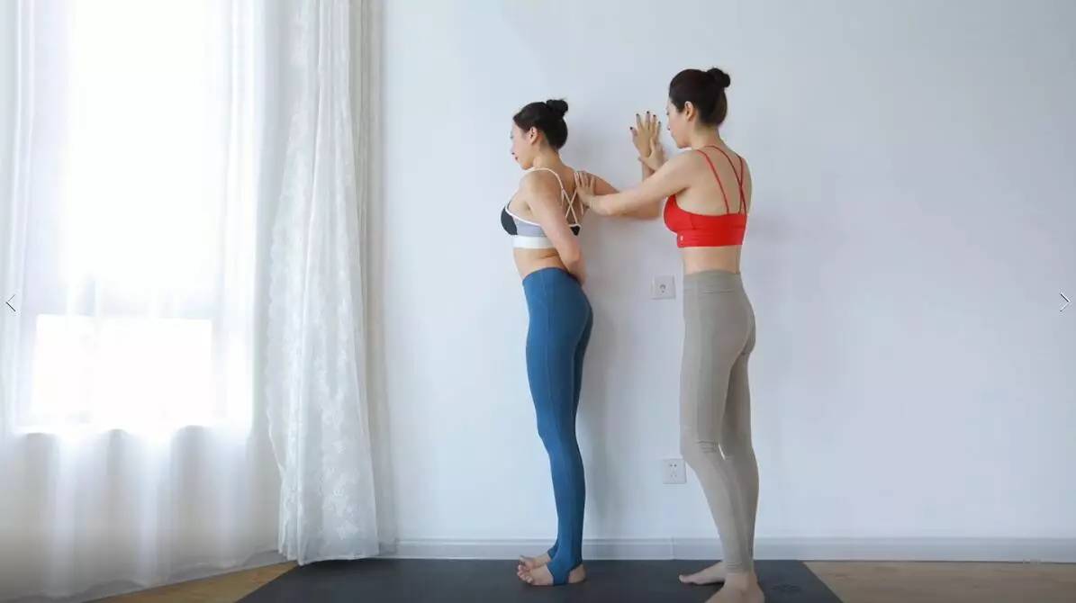 胸部严重下垂干瘪怎么办瑜伽动作,女性胸部挺拔靠什么支撑