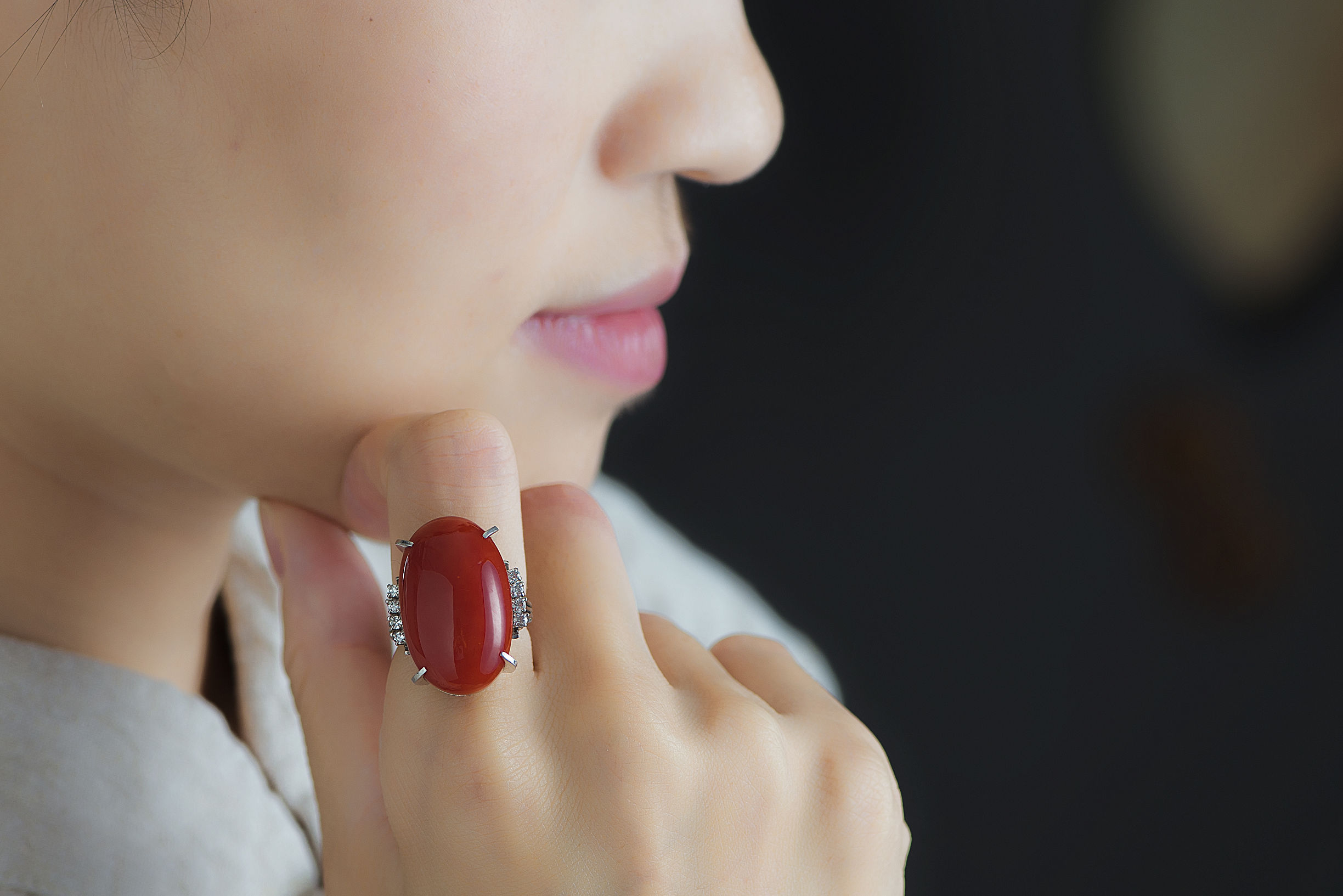 红珊瑚可以跟黄金手镯叠戴吗,蓝珊瑚适合什么人戴