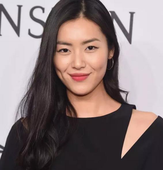 别人涂口红好看自己涂不好看,别人涂口红随便都好看