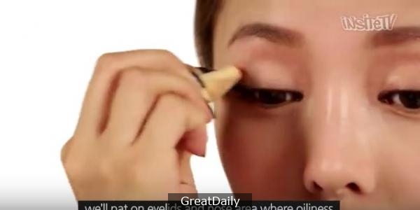 脸上有斑点怎么画韩系自然底妆,想变得更美丽一点