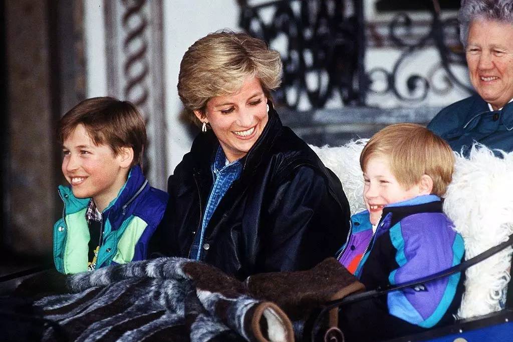 尽管她的婚姻不是你情我愿的爱情，她却被两个王子深爱着