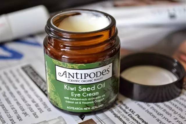 艾特扬州所有人,眼霜用的早,五十岁都不显老!