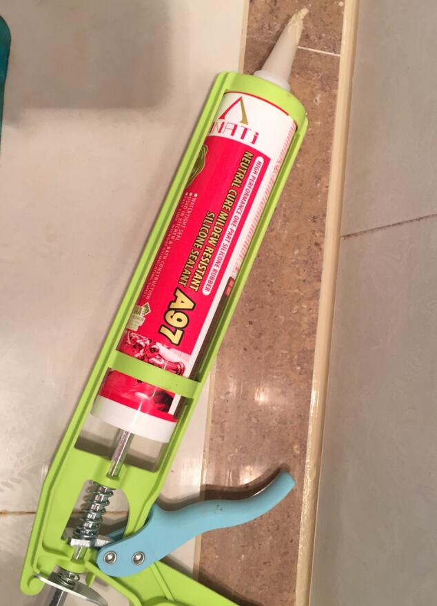 怎么清除装修残留的玻璃胶,装修玻璃胶和密封胶需要准备多少