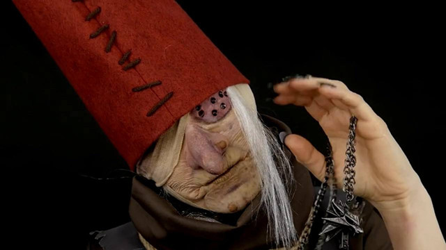 靠喝狼奶捡一条命，一辈子养狼群让村民不安，遣散狼群当晚出大事