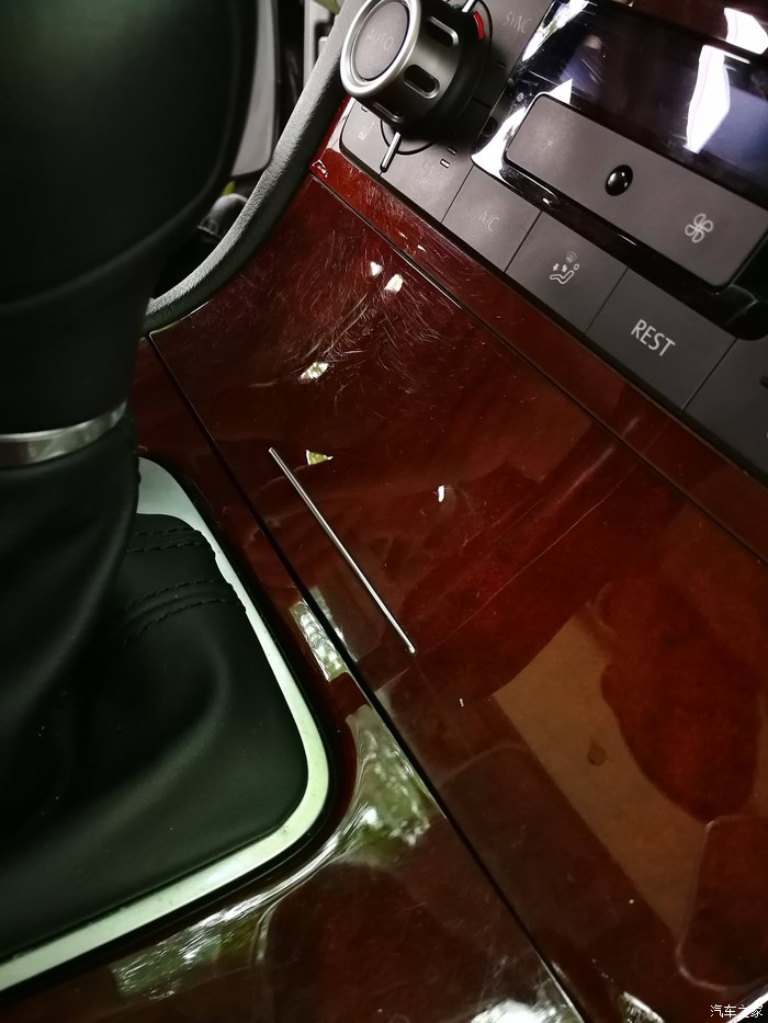 实木板材UV面划痕怎么修补,汽车门内饰板有划痕怎么处理