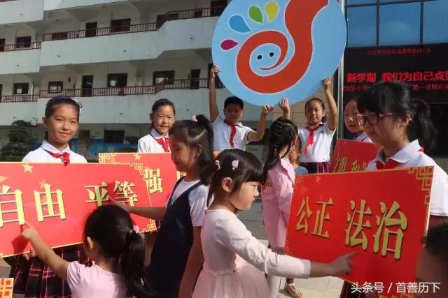 “特殊动车组”开进校园，历下区6万余学子喜迎开学！看到这些照片你心情会变好