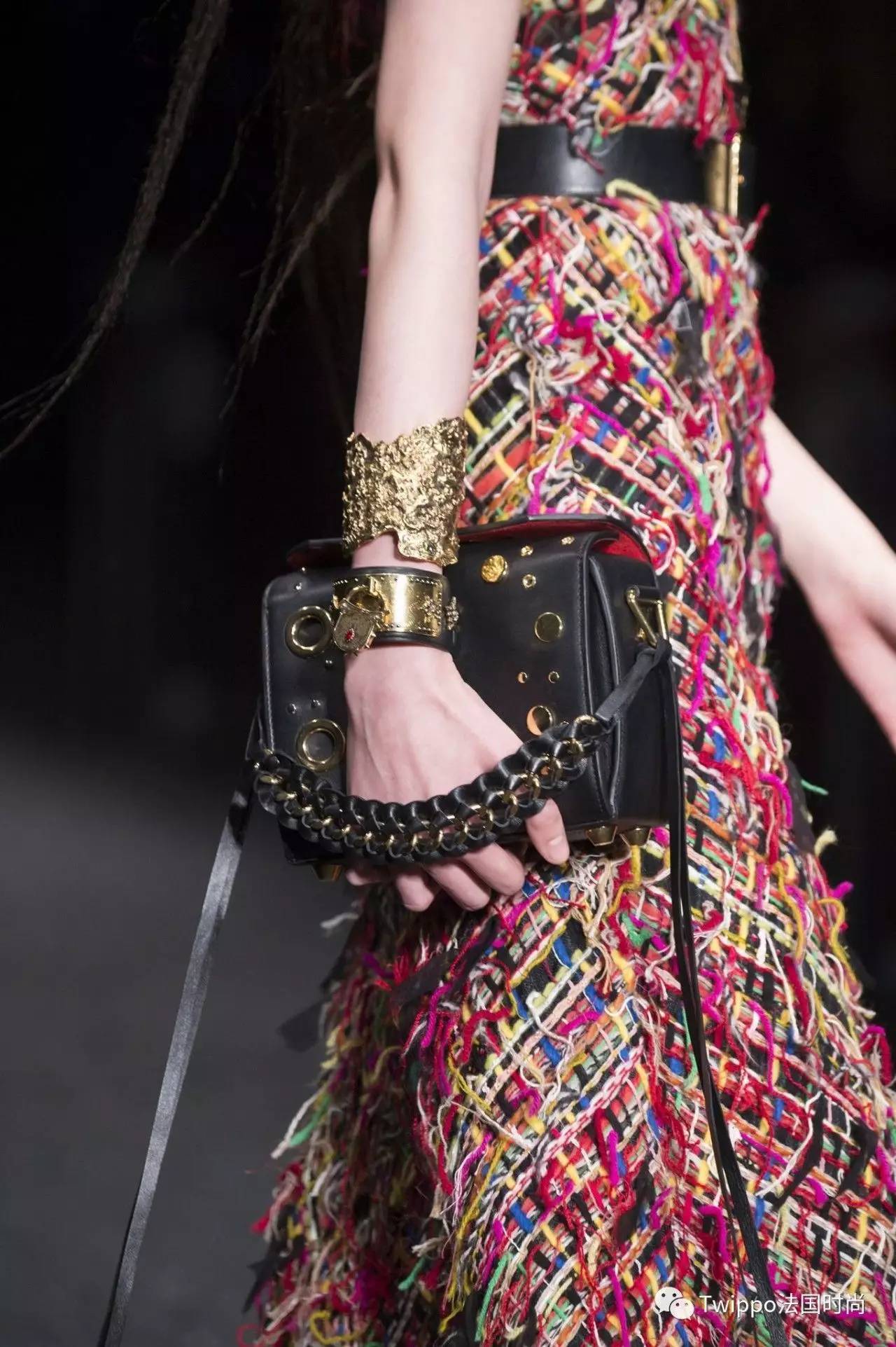 迷你小肩包,现在还流行小皮包包吗