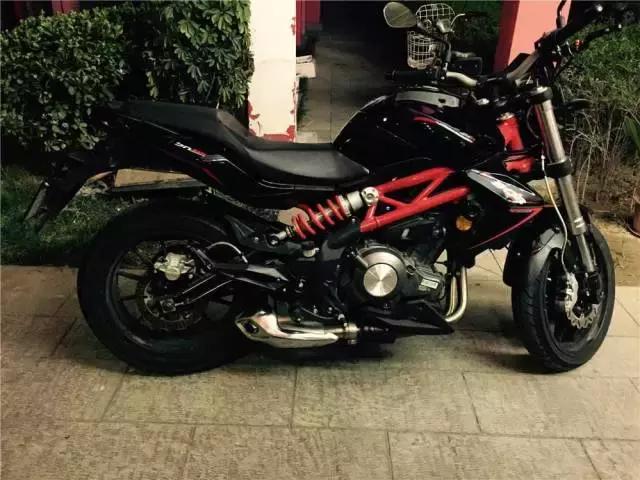 qj500和贝纳利502怎么选,贝纳利trk502x与凯越500x