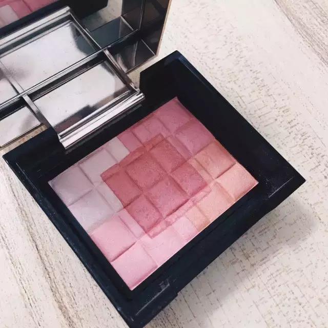 这个品牌曾经有多牛,这个品牌却悄悄走红