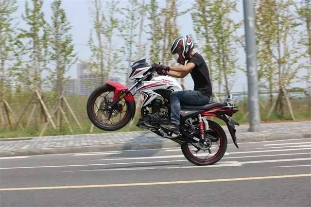 力帆kpr150和豪爵df150哪个好,豪爵df150适合年轻人吗