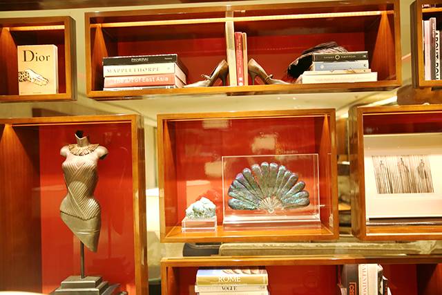 白天去逛迪斯尼,晚上香槟泡泡浴,女孩子去香港应该这么玩