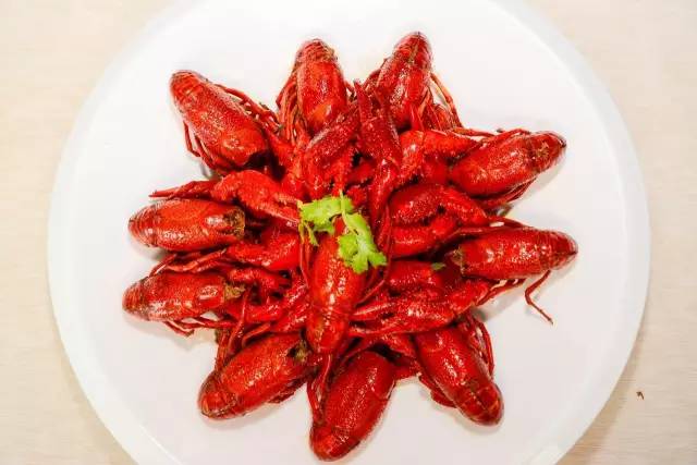 小龙虾的各种口味的做法,广东小龙虾的正确吃法