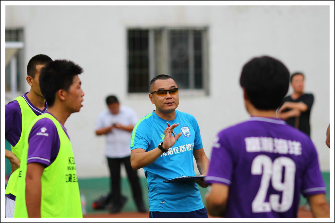 绿茵上追梦,绿茵场上的追梦人