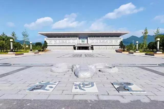 了解一座城的方式就是去当地的博物馆和菜市场，来长沙这些博物馆定让你不虚此行