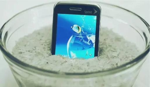 华为手机进水教你一招20分钟复原,手机进水后没有声音怎么快速解决