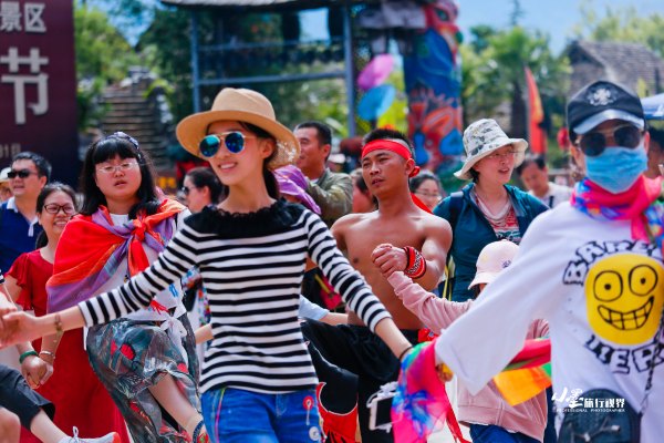 历史底蕴与现代繁华在此交融,历史与现代并存的城市