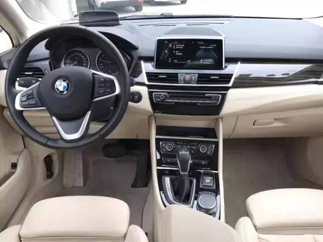 宝马220i七座旅行车试驾,宝马2系220i旅行车试驾