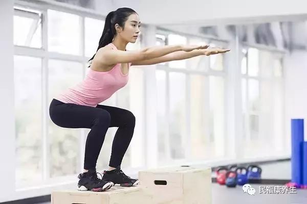 肩膀酸痛原因及缓解好妙招,肩膀和脖子交界处酸痛用艾灸调理