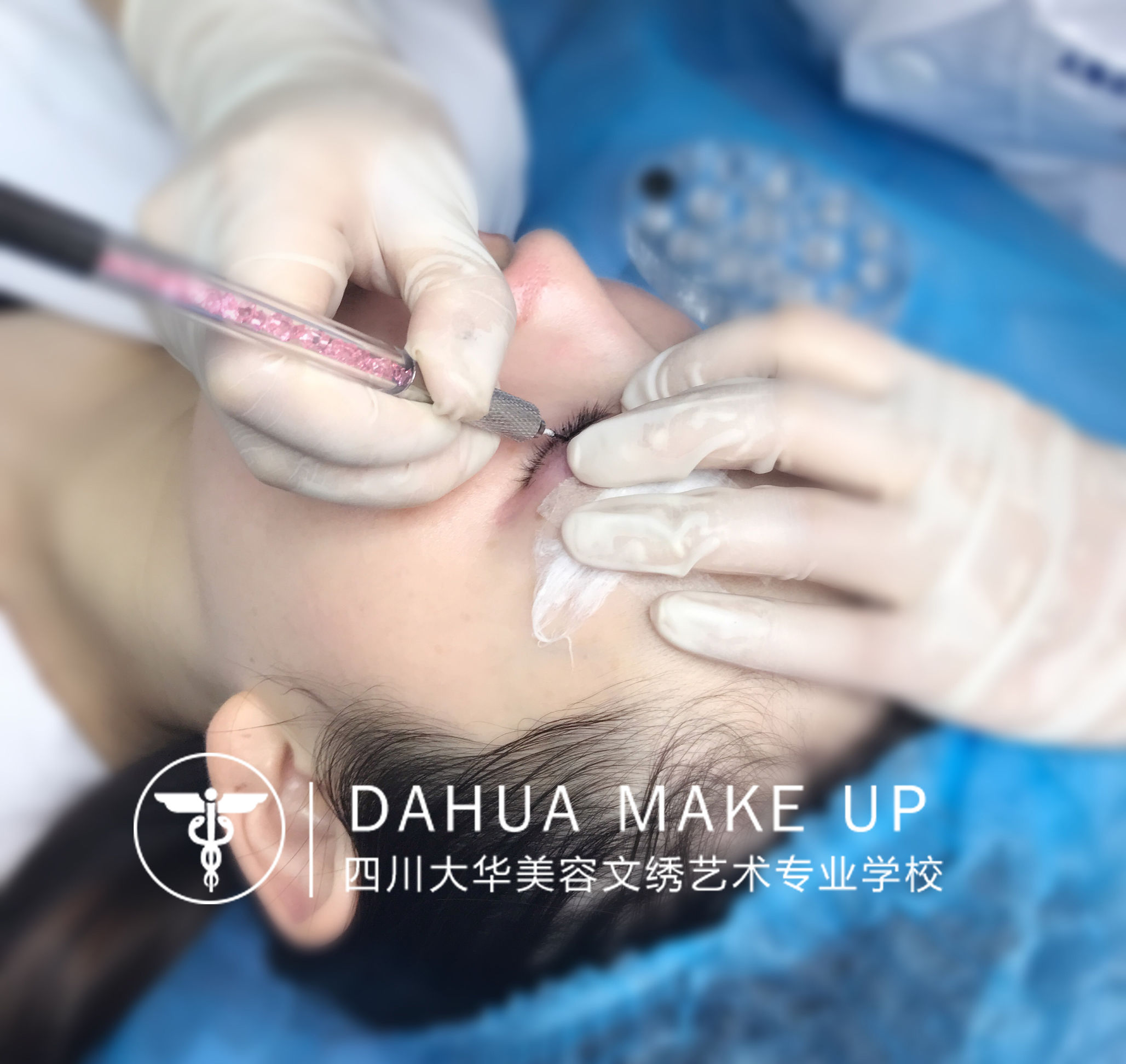 纹绣师用的是碘伏消毒还是酒精,纹绣师消毒与卫生观念