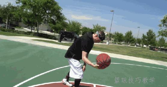 In-and-Out+背后运球教程