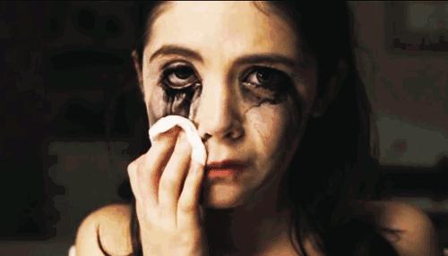 卸妆怎么才是正确的方法,卸妆不好闷痘怎么处理