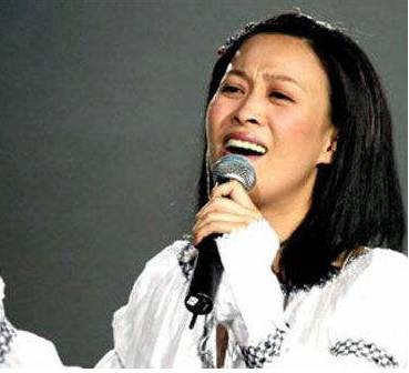 到底是谁在背后搞小动作？这字里行间的信息量也太大了