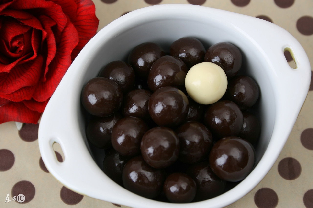 90%苦巧克力糖尿病人能吃吗,100%纯黑巧克力糖尿病人能吃吗