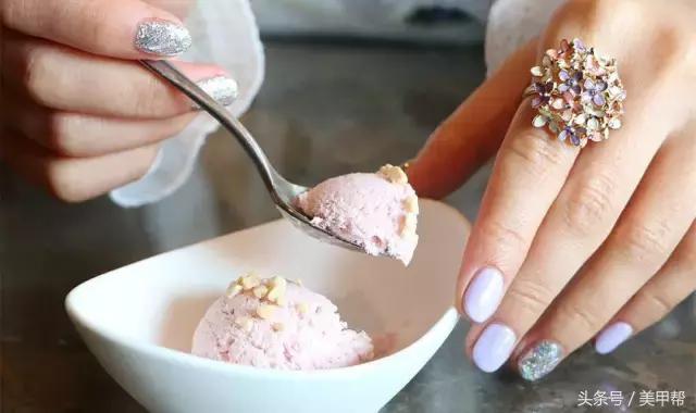 为什么做完美甲要涂护手霜,为什么做完美甲一段时间会发黄