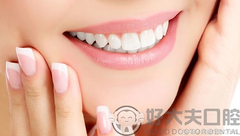 牙齿矫正过程中个别牙齿一碰就疼,牙齿矫正过程中牙缝大是正常的吗