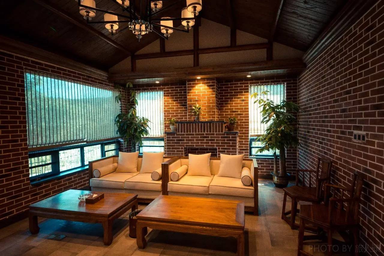 住在梦境般的黄姚花海之中，找回久违了的诗意与远方