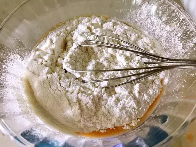 宝宝出牙期买牙胶还是磨牙饼干,怎么自制无糖无盐宝宝磨牙饼干