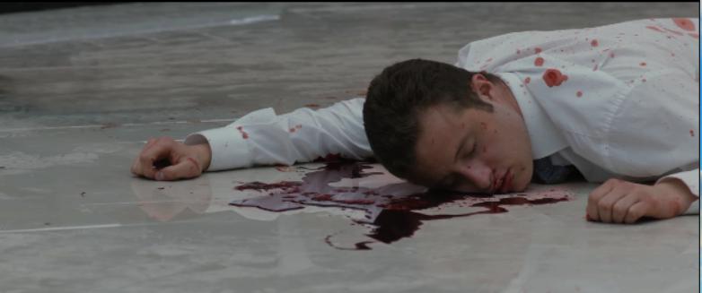 一部超血腥恐怖电影,变态公司给每个员工安装遥控*弹炸**,超可怕