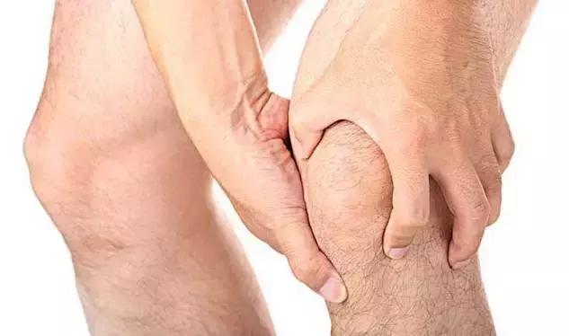 跷二郎腿真的会导致妇科病吗,跷二郎腿对脊柱危害图片