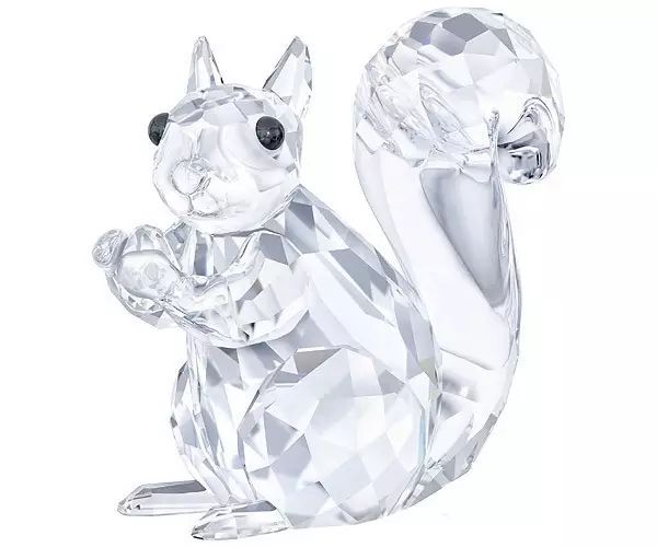 白水晶晶莹剔透发亮,晶莹剔透的水晶宝石