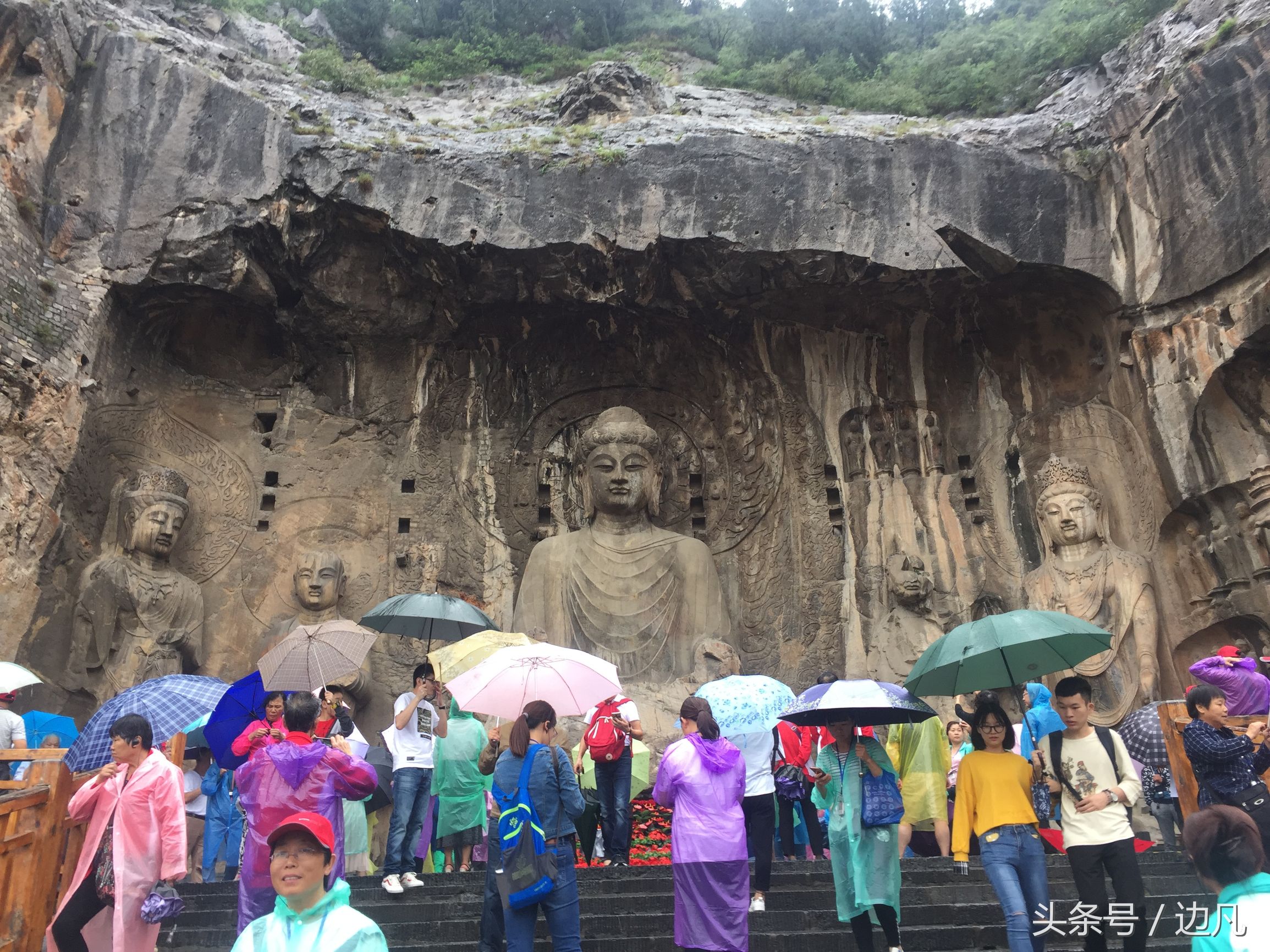 千年古都洛阳龙门石窟,被誉为东方维纳斯的是哪个石窟