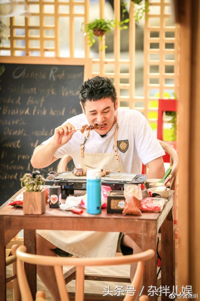 黄晓明减肥前吃饭,黄晓明减肥靠饿只吃一块饼干