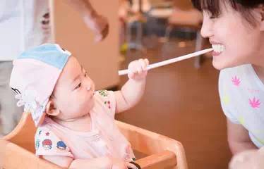 宝宝刚开始长牙影响睡眠怎么解决,婴儿长牙饮食