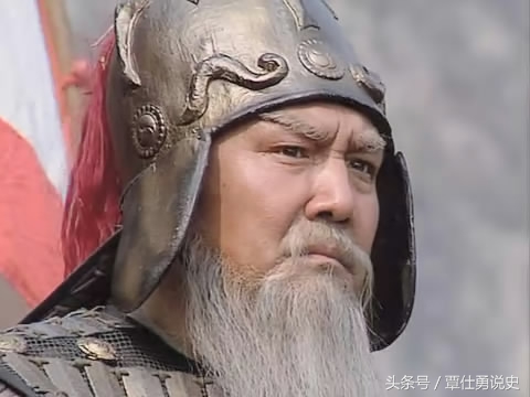 黄忠其实比关公年轻得多,关公对黄忠